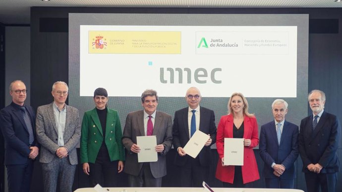Firma del memorando de entendimiento (MoU) entre el Gobierno central, la Junta de Andalucía, y el IMEC, para la puesta en marcha del centro de I+D de chip avanzados en Málaga.
