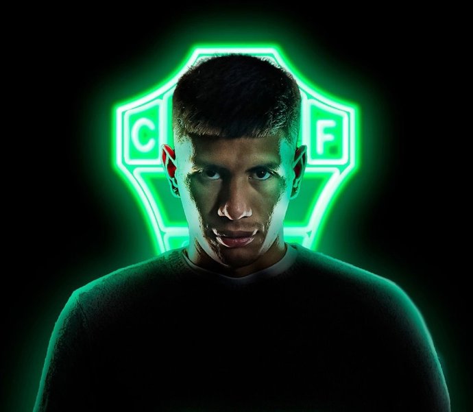 El Elche CF acuerda el traspaso de Nico Castro con el KRC Genk y le renueva hasta 2028.