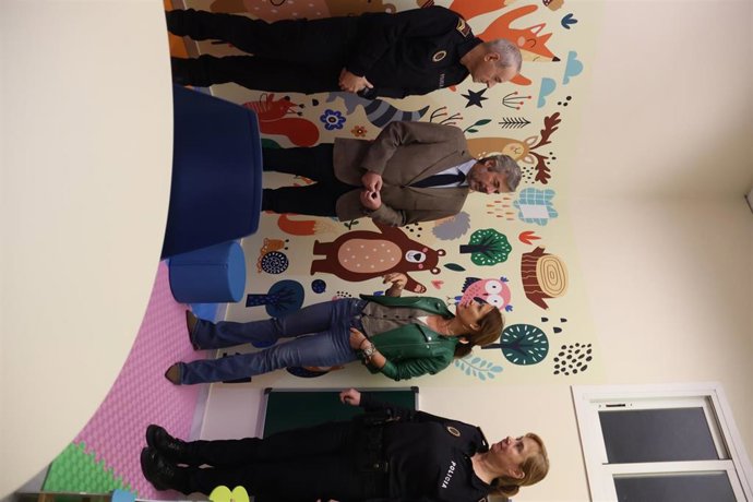 Presentación de la iniciativa 'Sala Amable' de la Policía Local en la Jefatura de Córdoba.