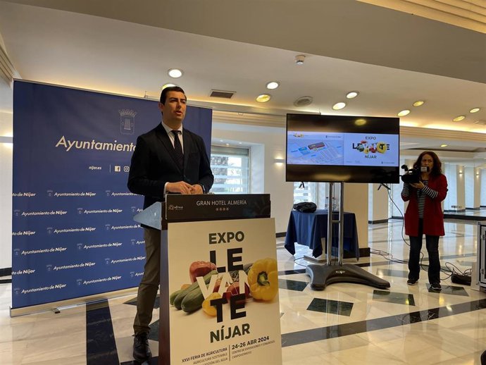 El alcalde de Níjar (Almería), José Francisco Garrido, presenta la XVI Expolevante.