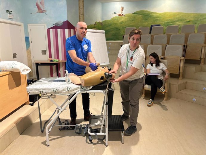 Simulación clínica del curso para la prevención de distocia de hombros en el parto.