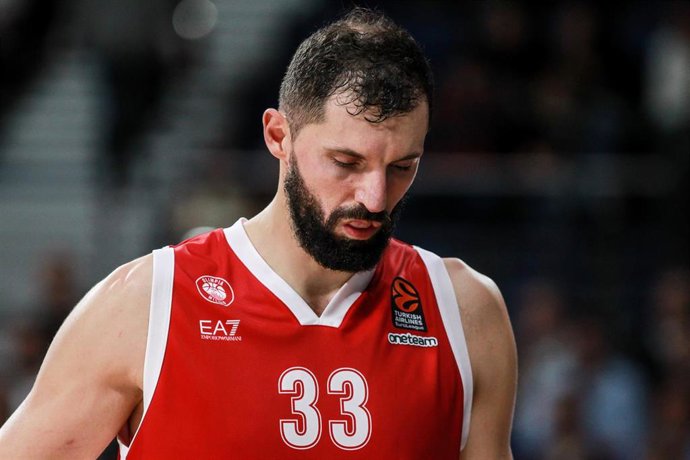 Archivo - Nicola Mirotic, durante un partido del EA7 Emporio Armani Milán.