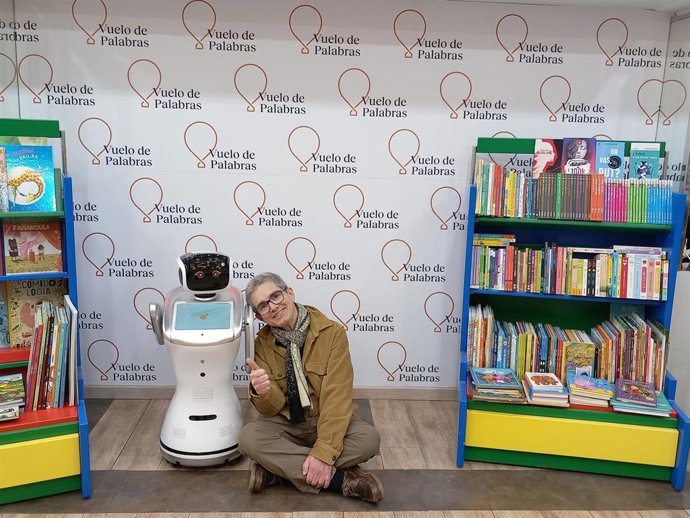 La robot Petra i Toni Alcolea