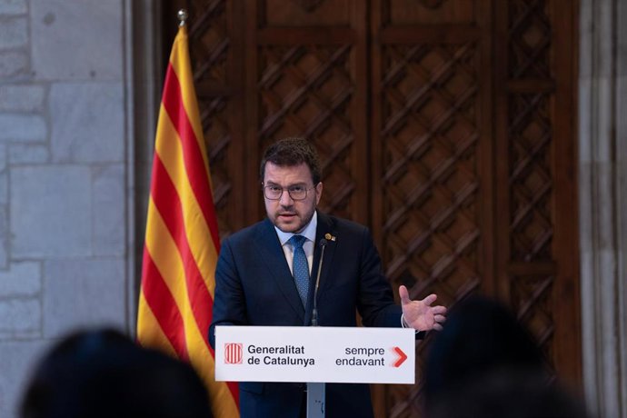El presidente de la Generalitat, Pere Aragonès, comparece ante los medios, en el Palau de la Generalitat, a 13 de marzo de 2024, en Barcelona, Catalunya (España). Aragonés ha anunciado este miércoles, 13 de marzo, la convocatoria de elecciones anticipadas