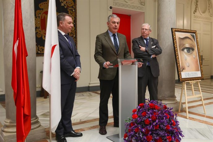 El alcalde de Sevilla asiste al primer encuentro de Cuaresma de la Semana Santa en el Palacio de Yanduri.