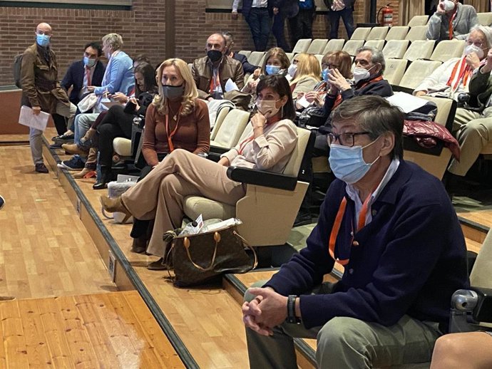 Archivo - Arturo Aliaga y Elena Allué han seguido la votación con sus respectivos equipos.