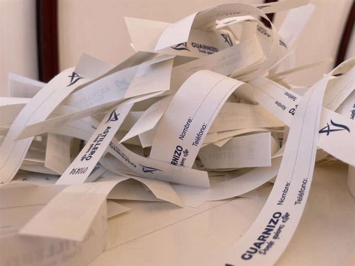 Pulseras identificativas repartidas entre los escolares de Astillero