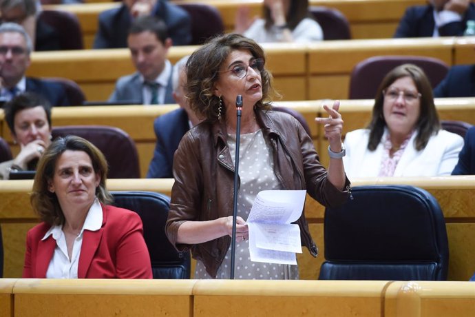 La vicepresidenta primera del Govern central i ministra d'Hisenda, María Jesús Montero, durant una sessió de control en el Senat, a 12 de març de 2024, a Madrid (Espanya).