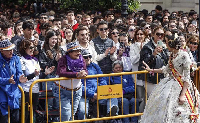 La fallera mayor de Valncia, durante una masclet de las Fallas 2024