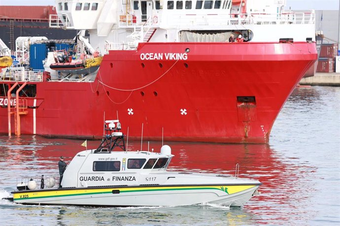 Archivo - Imagen de archivo del barco 'Ocean Viking', gestionado por la ONG europea SOS Mediterranée