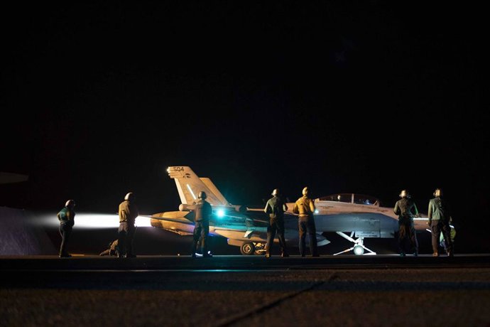 Archivo - Caza estadounidense despega en una incursión contra los hutíes