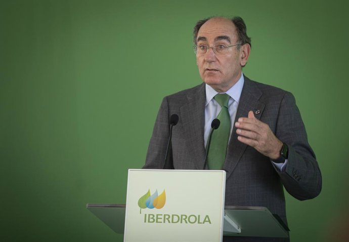 Archivo - El presidente de Iberdrola, Ignacio Sánchez Galán, durante su intervención en la inauguración de la planta Andévalo de Iberdrola, primer proyecto fotovoltaico de la compañía en Andalucía. En Puebla de Guzmán (Huelva, Andalucía, España), a 30 d