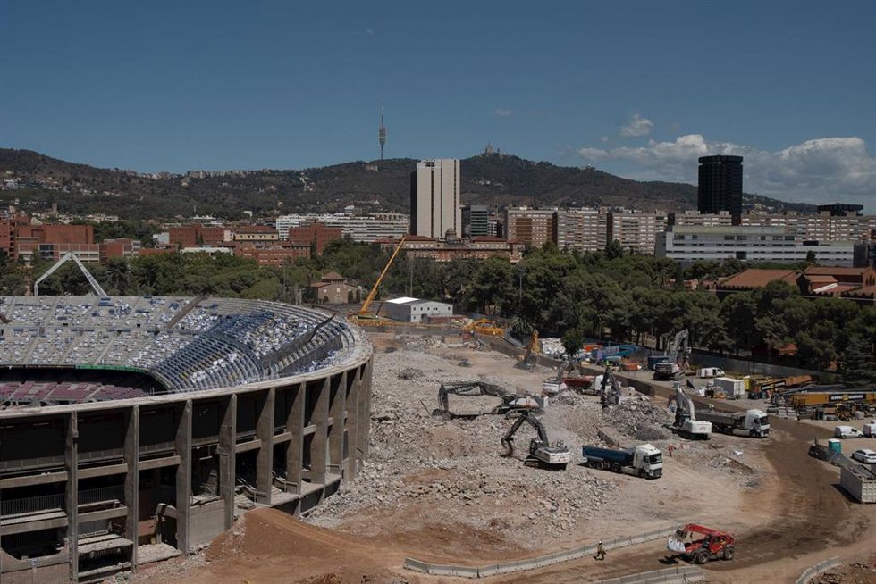 Archivo - El Spotify Camp Nou durante las obras para su remodelación, a 4 de agosto de 2023, en Barcelona, Catalunya (España). La remodelación del estadio es parte del proyecto del 'Espai Bara'. El nuevo Spotify Camp Nou es el protagonista de este plan