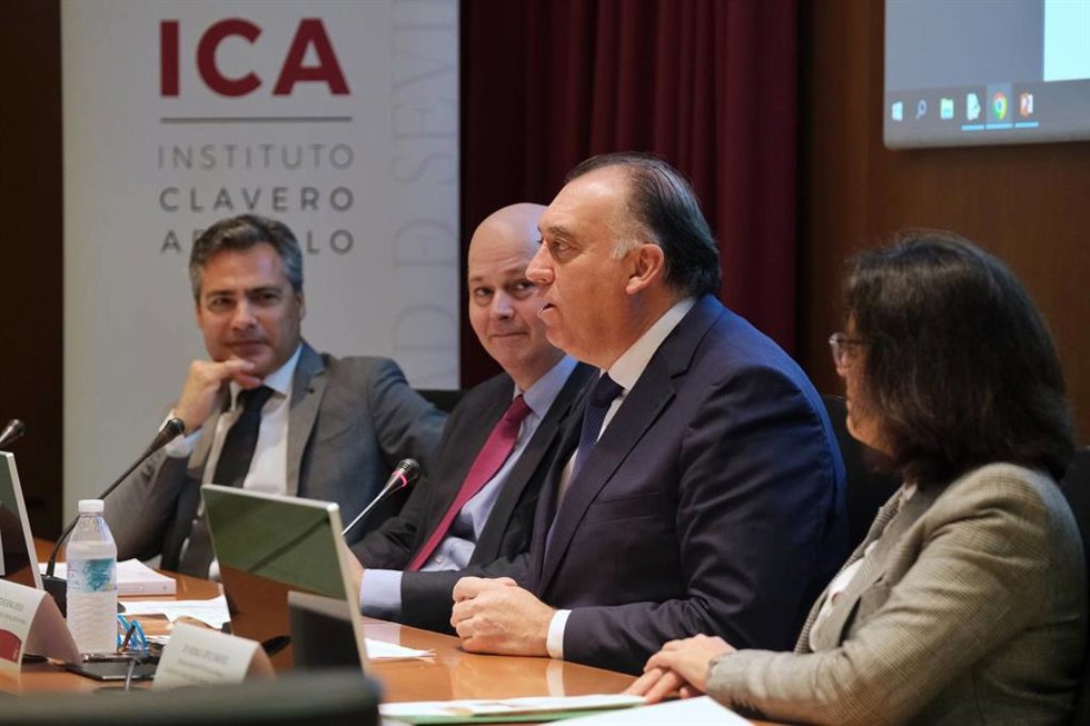 El consejero de Turismo, Cultura y Deporte, Arturo Bernal, en la inauguración de la jornada 'Retos del Derecho del Patrimonio Cultural de Andalucía ante una nueva regulación', organizada en la Facultad de Derecho de Sevilla.