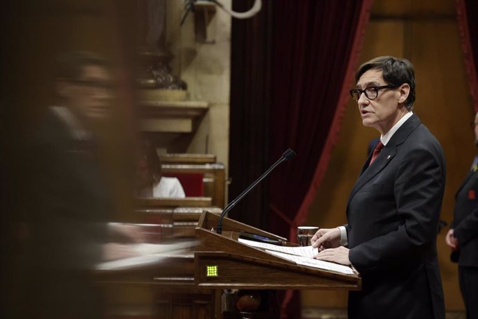 El primer secretario del PSC, Salvador Illa, interviene durante una sesión plenaria, en el Parlament, a 5 de marzo de 2024, en Barcelona, Catalunya (España). 