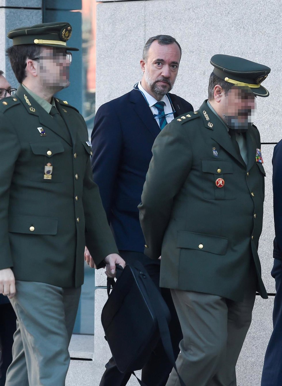El ex secretario de Estado de Seguridad Francisco Martínez (c) a su llegada a un juicio a la sede de la Audiencia Nacional de Génova, a 20 de febrero de 2024, en Madrid (España). El juez de la Audiencia Nacional que investiga las supuestas presiones al 