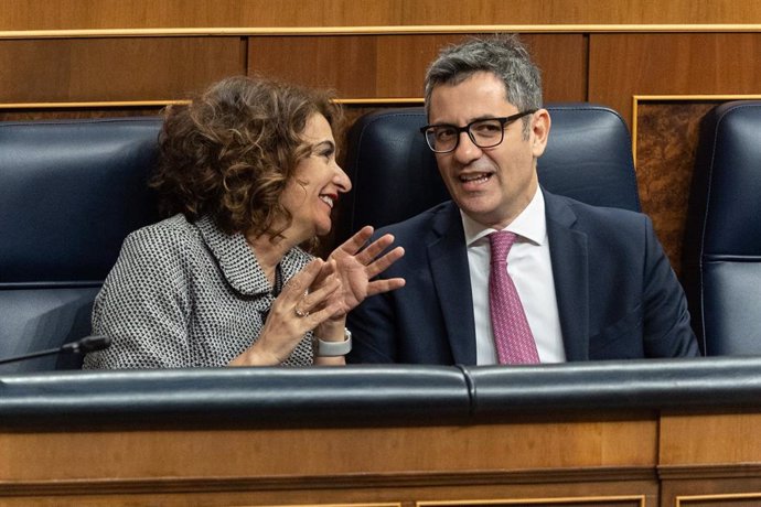 La vicepresidenta primera y ministra de Hacienda, María Jesús Montero y el ministro de la Presidencia, Justicia y Relaciones con las Cortes, Félix Bolaños, durante una sesión plenaria, en el Congreso de los Diputados, a 14 de marzo de 2024.