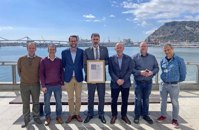 Els dirigents del Port de Barcelona amb la certificació PERS renovada