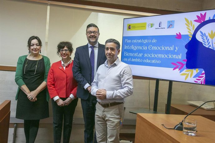 El Consejero De Educación, Cultura Y Deportes, Amador Pastor, Ha Ofrecido Una Rueda De Prensa Para Presentar El Plan Estratégico De Inteligencia Emocional Y De Bienestar Socioemocional En El Ámbito Educativo.