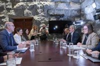 Pestana dice que el Gobierno buscará la senda "más adecuada" para tener una norma para el traslado de menores migrantes