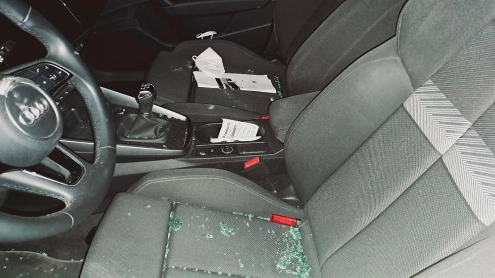 Dos detenidos en Elche por robar en un coche al ser identificados tras dejar su móvil en el asiento