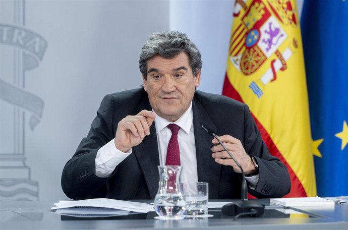 El ministro de Transformación Digital y Función Pública, José Luis Escrivá, durante una rueda de prensa posterior a la reunión del Consejo de Ministros, en el Palacio de la Moncloa, a 12 de marzo de 2024, en Madrid (España). 