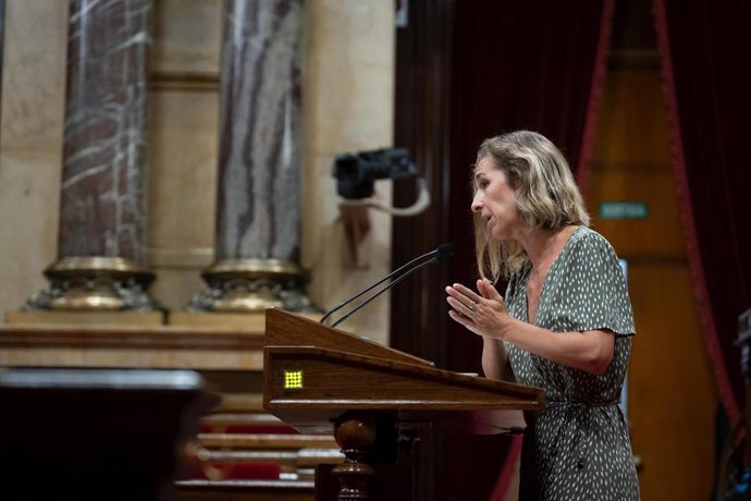 Archivo - La diputada de la CUP en el Parlament, Laia Estrada, interviene durante tercer Debate de Política General de la legislatura, en el Parlament de Catalunya, a 27 de septiembre de 2023, en Barcelona, Catalunya (España). El debate arrancó ayer, 26