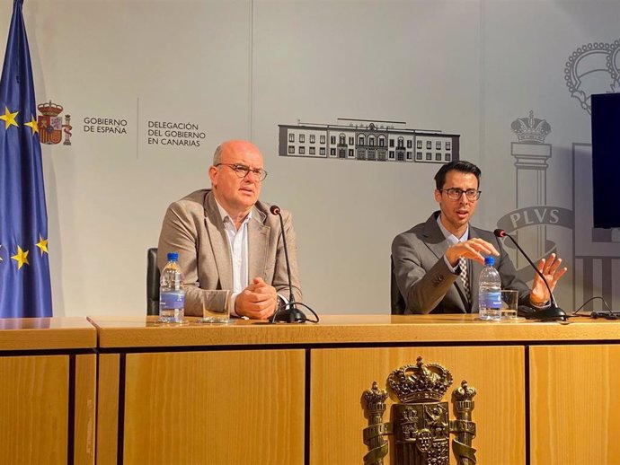 El delegado del Gobierno en Canarias, Anselmo Pestana, y el delegado territorial de AEMET en Canarias, David Suárez