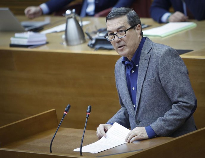 El conseller de Sanitat, Marciano Gómez, en el ple de Les Corts