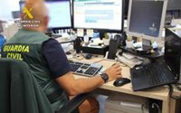 La Guardia Civil de Cantabria detiene a cuatro personas en Barcelona por estafas en Internet