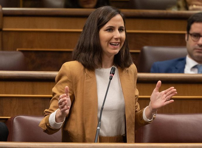 La secretaria general de Podemos, Ione Belarra, interviene a una sesión de control al Gobierno, en el Congreso de los Diputados, a 13 de marzo de 2024, en Madrid (España).  