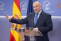 El PP dice que con su denuncia a Sánchez quiere "poner luz y taquígrafos" sobre la relación de su mujer con Air Europa