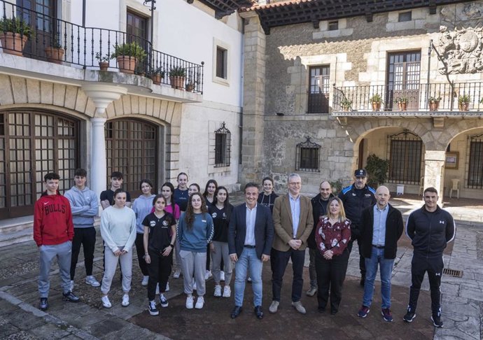 El IES Muriedas y el Ayuntamiento de Camargo han suscrito su adhesión al Proyecto STARS de la Dirección General de Tráfico