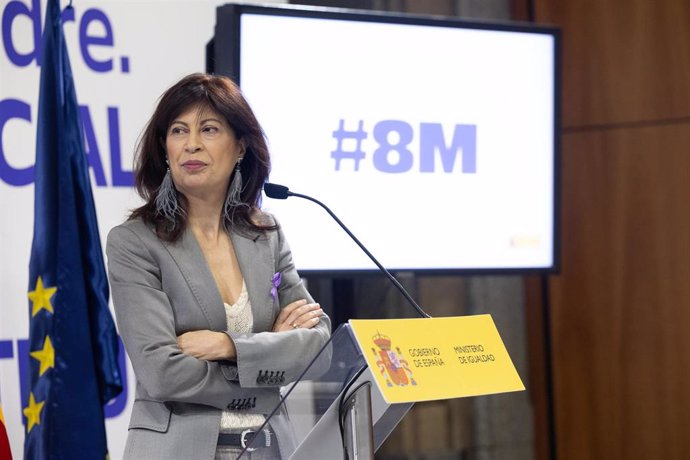 La ministra de igualdad, Ana Redondo, presenta en rueda de prensa la campaña institucional con motivo del 8M, en la sede del Ministerio, a 6 de marzo de 2024, en Madrid (España). 
