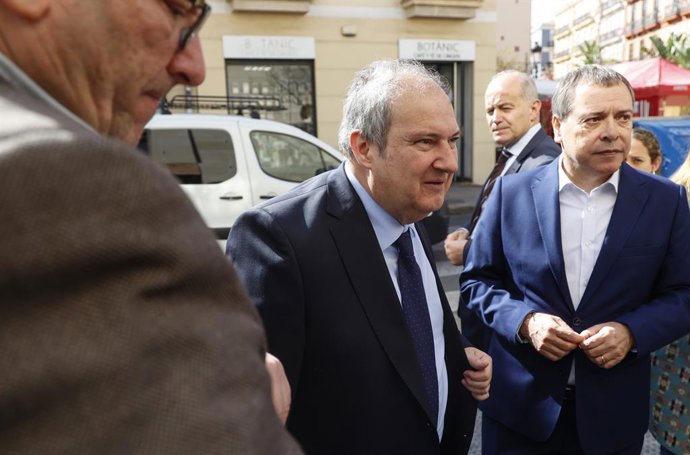 El ministre d'Indústria i Turisme, Jordi Hereu, a la seua arribada a les jornades sobre 'La Transformació del Sector Automobilístic' organitzades a Valncia per UGT FICA