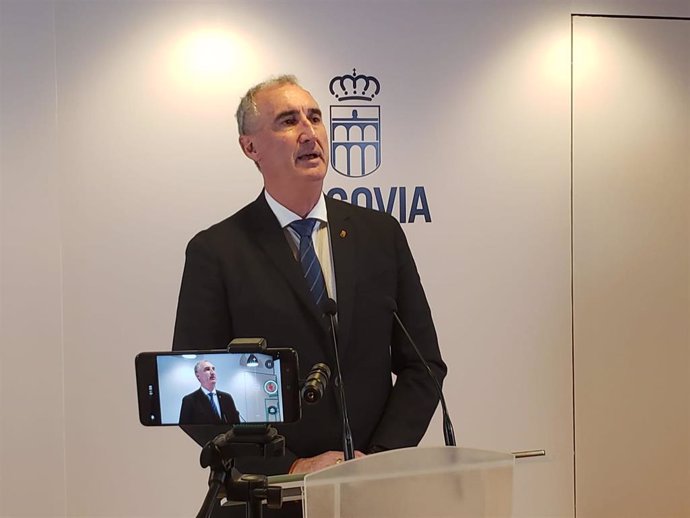 El alcalde de Segovia convencido de que las brigadas de intervención rápida reducirán la siniestralidad en la ciudad.