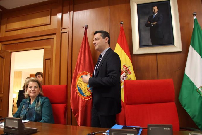 El alcalde de Córdoba, José María Bellido, antes de la celebración del Pleno Ordinario de marzo.