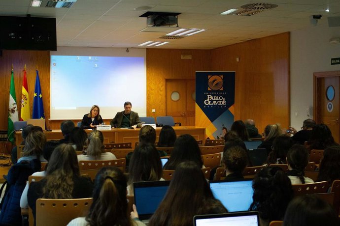 La UPO acoge unas jornadas sobre protección e intervención con menores en colaboración con la Policía Adscrita.