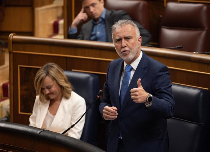 El ministro de Política Territorial y Memoria Democrática, Ángel Víctor Torres, interviene a una sesión de control al Gobierno, en el Congreso de los Diputados, a 13 de marzo de 2024, en Madrid (España).  El denominado 'caso Koldo', la supuesta trama de m