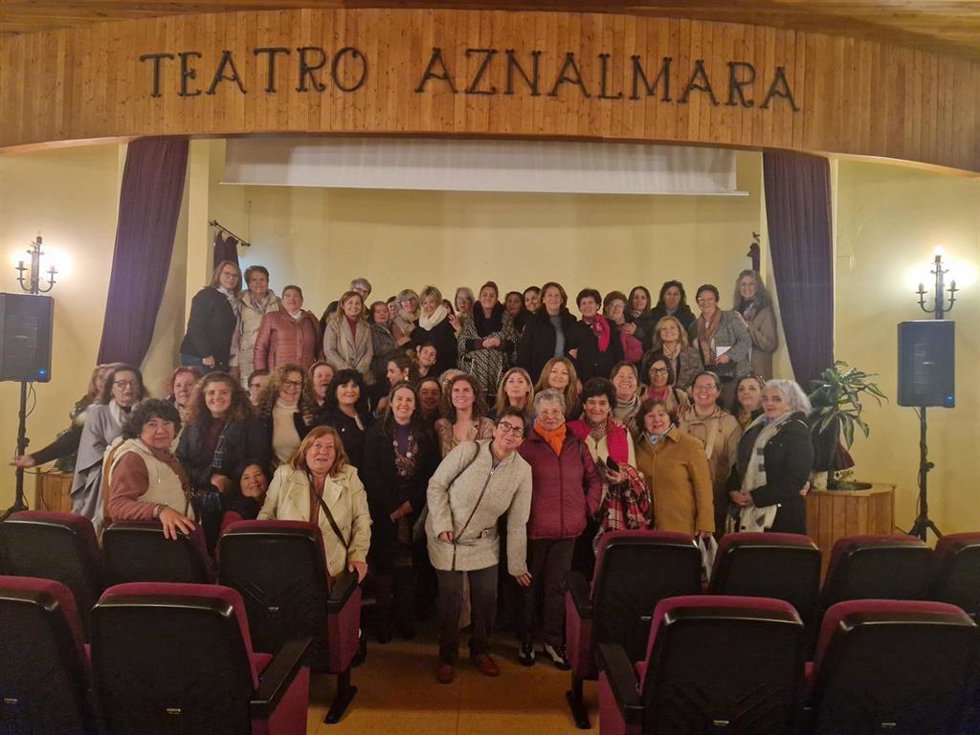 Mujeres de la sierra de Cádiz que han acudido a la jornada en torno al 8 de marzo en Benaocaz