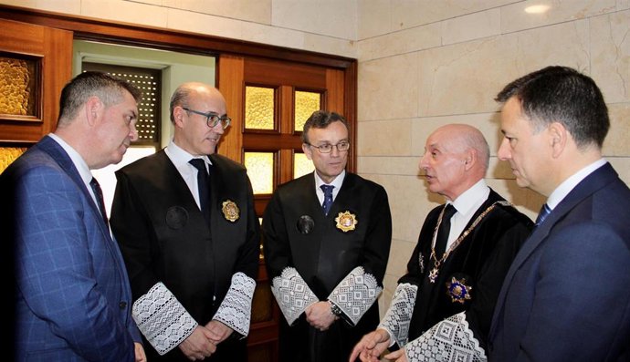 Acto de homenaje con motivo de la concesión de la Cruz Distinguida de Primera Clase de la Orden de San Raimundo de Peñafort al presidente de la Audiencia Provincial, César Monsalve, y al magistrado José Ramón Solís.