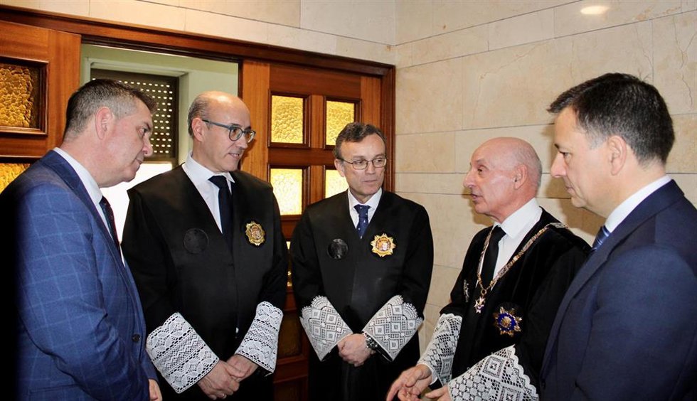 Acto de homenaje con motivo de la concesión de la Cruz Distinguida de Primera Clase de la Orden de San Raimundo de Peñafort al presidente de la Audiencia Provincial, César Monsalve, y al magistrado José Ramón Solís.