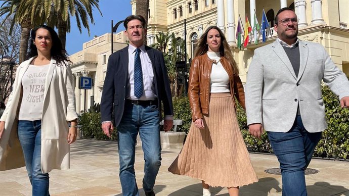 La portavoz adjunta del grupo municipal de Vox, Yolanda Gómez, informa de una moción sobre la situación de la Vega de Mestanza