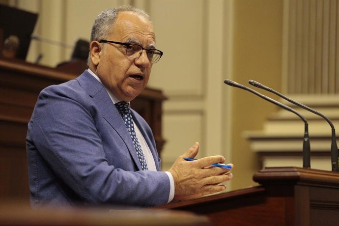 Archivo - El portavoz de Agrupación Socialista Gomera (ASG) en el Parlamento de Canarias, Casimiro Curbelo