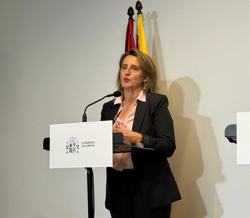 La vicepresidenta tercera del Gobierno y ministra para la Transición Ecológica y el Reto Demográfico, Teresa Ribera, este jueves en Amposta (Tarragona)