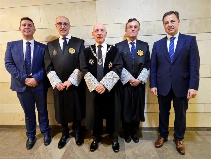 Acto de homenaje con motivo de la concesión de la Cruz Distinguida de Primera Clase de la Orden de San Raimundo de Peñafort al presidente de la Audiencia Provincial, César Monsalve, y al magistrado José Ramón Solís.