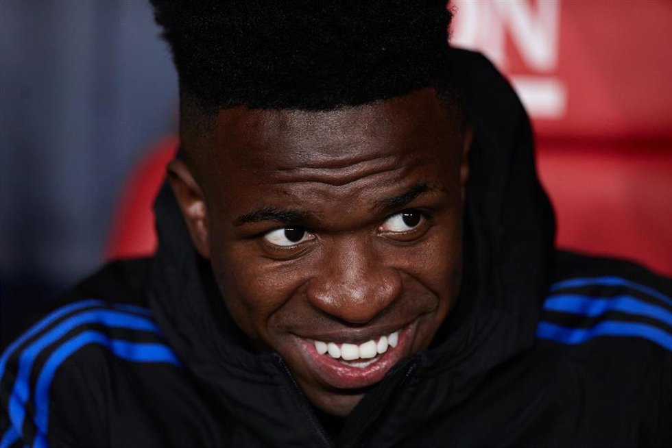 Archivo - Vinícius Jr pide a la UEFA un "castigo" tras sufrir cánticos racistas de algunos aficionados del Atlético