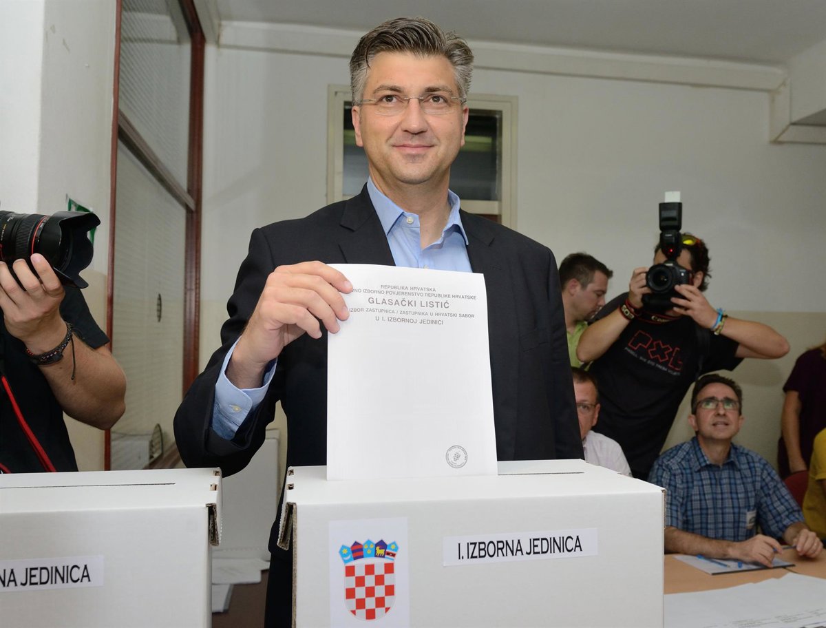 Croacia. Croacia disuelve el Parlamento como paso previo a elecciones