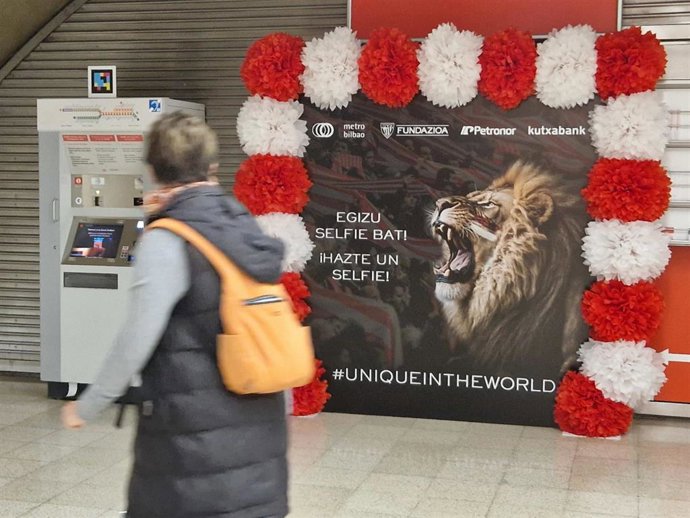 Photocall en la estación de Metro Bilbao del Casco Viejo