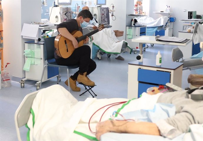 El Hospital Virgen de las Nieves aboga por una 'Salud renal para todos' en el Día Mundial del Riñón